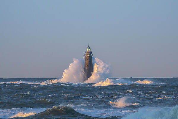 Explore Minot Light