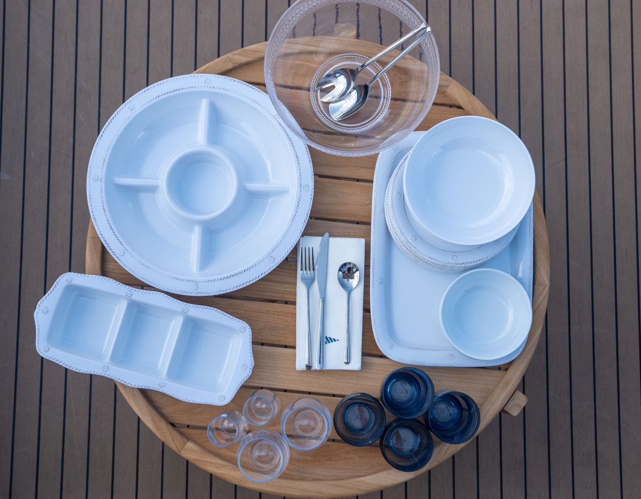 Onboard cutlery and glassware